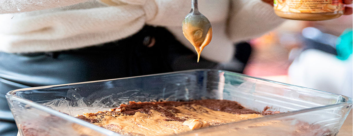 Brownie con cobertura de crema de cacahuete